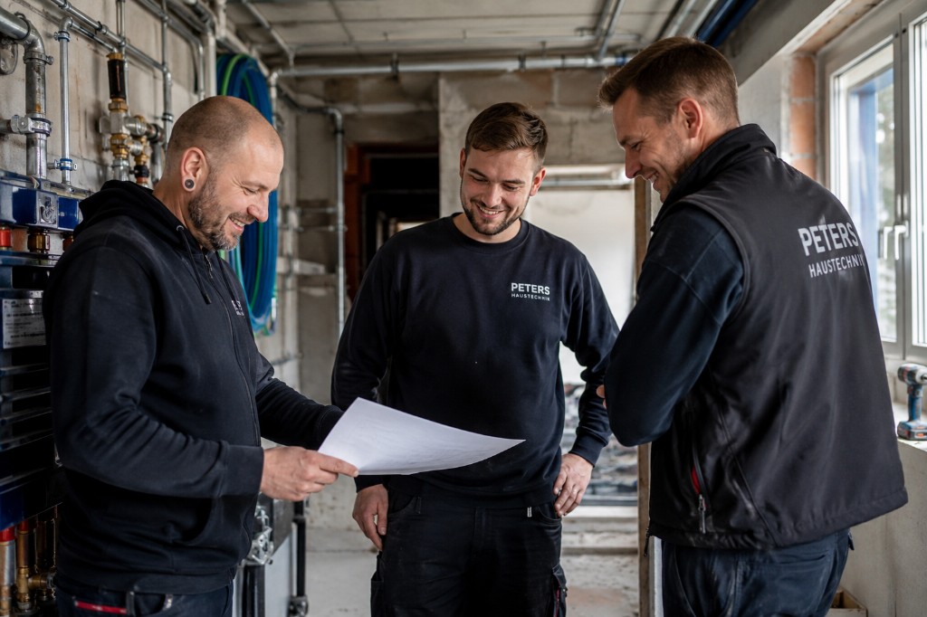 Peters Haustechnik – Team bei der Planung